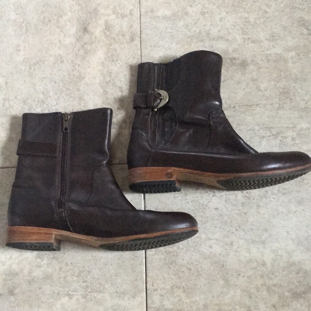Ugg brown leather boots